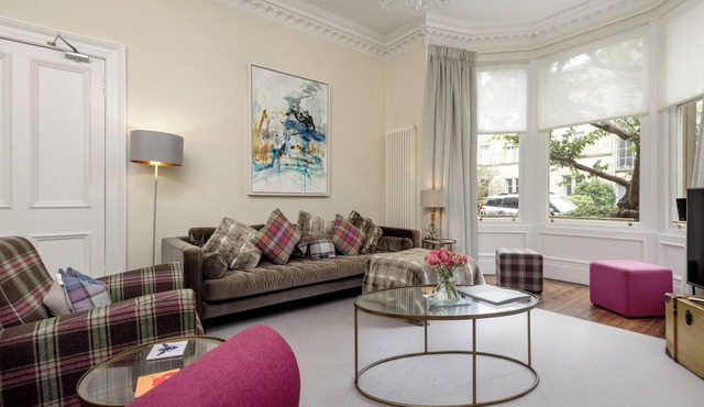 Elegant Edinburgh townhouse - perfect for corporate stays, graduations, and special celebrations.