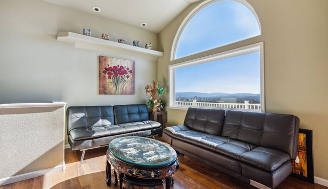 Elegant Escape (4-Bedroom Home) - Handicap accessible by RedAwning