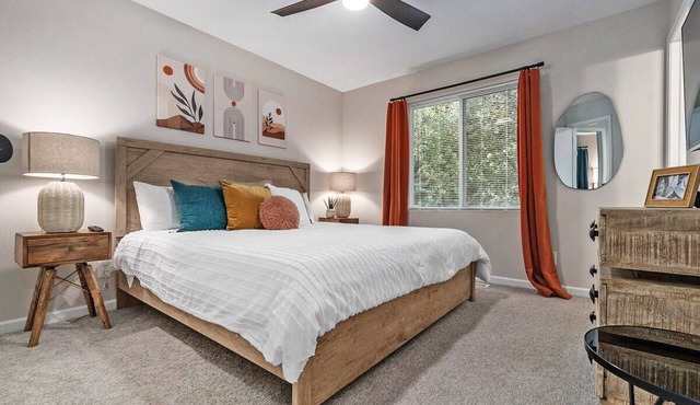 Elegant Escape-Fenced Yard, BBQ & Cozy Fire Pit!