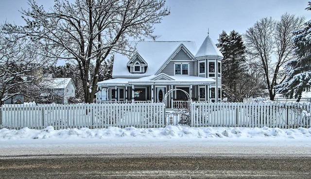 Elegant Estate ~ 16 Mi to Shawano Lake!