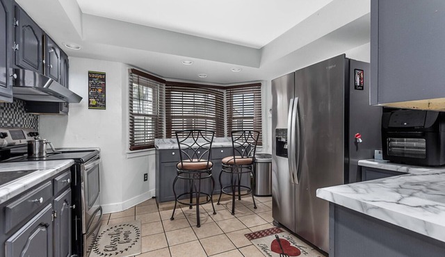 Elegant Estate 3 bedroom 2.5 Bath with bonus room