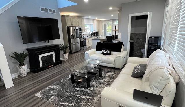 Elegant Estate is close to , UT, MudHens, Inverness and Highland Meadows Golf.