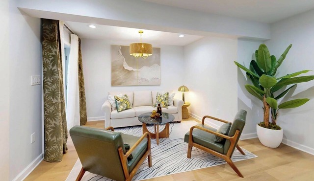 Elegant Executive Stay Near Dulles Airport - Private Office & Entrance
