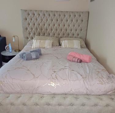 Elegant F1 proche tramway et plage