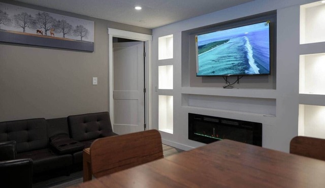 Elegant Family Suite by Stadium, Airport, Shopping