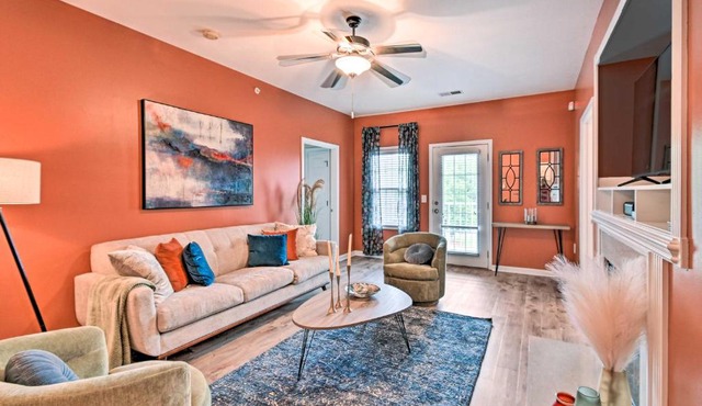 Elegant Fayetteville Condo 8 Mi to Downtown!