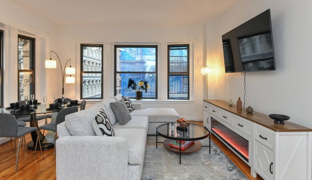 Elegant FiDi 3BR Condo Private Elevator Modern Luxury