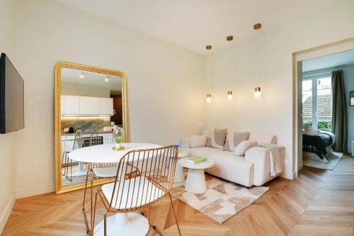 Elegant Flat