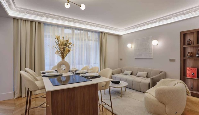 Elegant Flat Matignon Avenue Faubourg St Honore