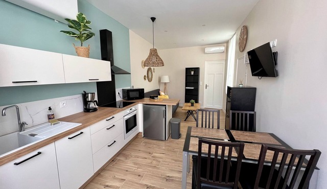 Elegant, fully-equipped, quiet family apartment just a stone's throw from the sea