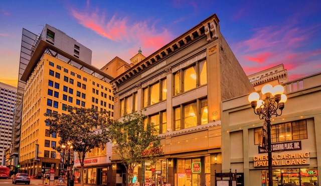 Elegant Gaslamp Loft City Views & 99 Walk Score!