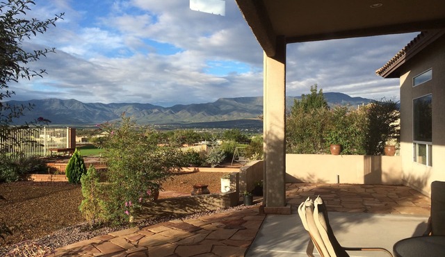 Elegant Gate Villa overlooking Golf Course & Mountains - Close To Sedona