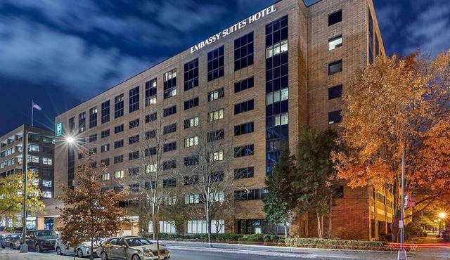 Elegant Georgetown Retreat | Hilton 1BR Suite | Walk to Shops & Dining | The Dis