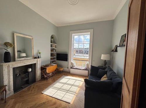 Elegant Georgian Apartment on Alfred Street