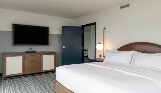 Elegant Getaway with Hot Tub, Pool & Scenic Views l Near Canandaigua Lake Trails