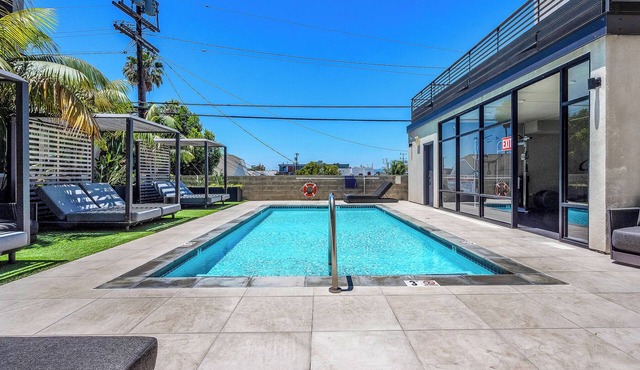 Elegant Gillis House with Pool and Gym