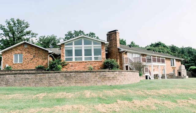 Elegant Glamping Vacation Rental in Missouri - Tranquil Getaway Suitable for 10 People near Owensville