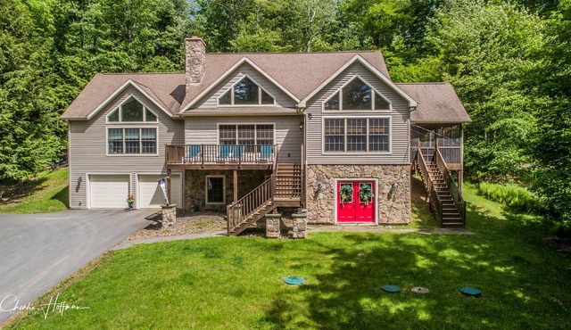 Elegant & Grand 4 BR/3 Bath Home w/ Lake & Dock in Poconos Near Honesdale, PA