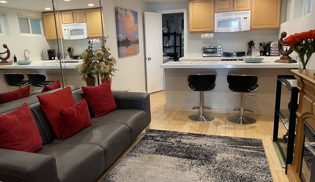 Elegant Guest House in Prestigious Silver Strand