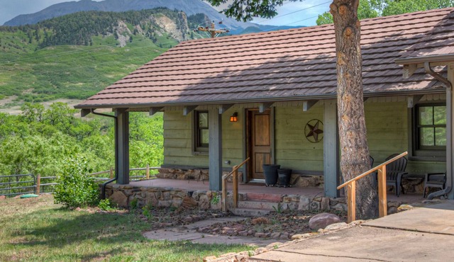 Elegant Guest House on Cuchara River