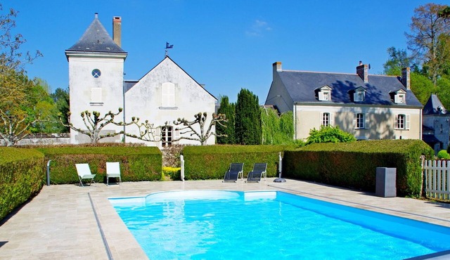 Elegant guest rooms near the Loire