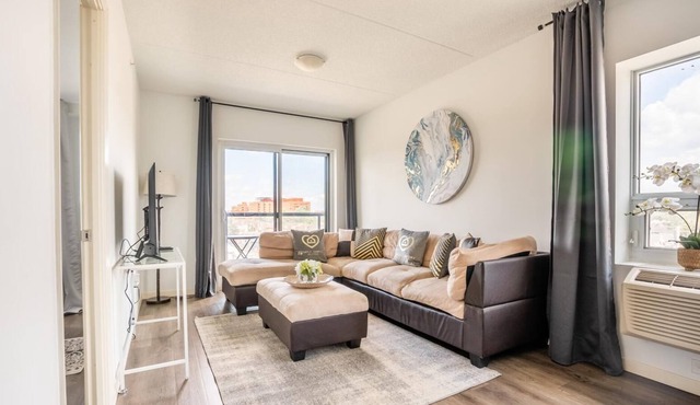 Elegant Hamilton Apartments. GYM, BBQ