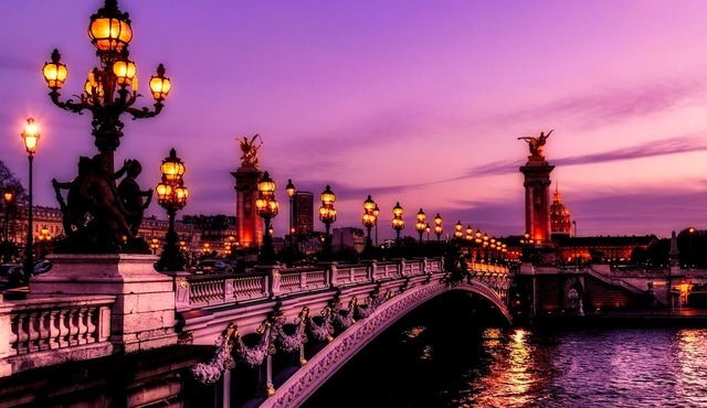 ELEGANT HAUSSMANN-STYLE RESIDENCE BY THE CHAMPS-ÉLYSÉES WITH AC