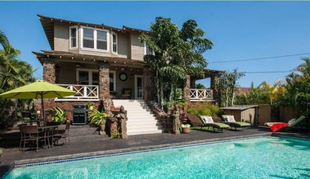 Elegant Hibiscus Manor, Private Saltwater Pool, AC, BBQ, Garage & EV Charger