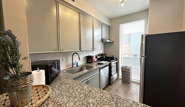 Elegant Hideaway Close to NASA and Kemah Boardwalk