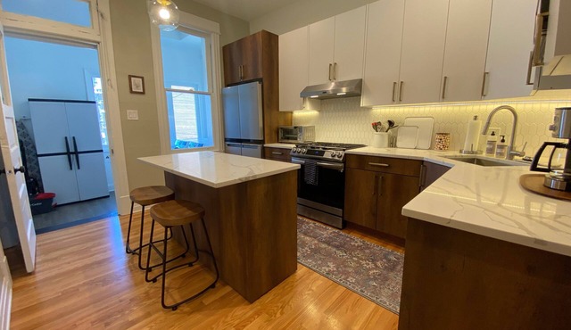 Elegant Hideaway in the Heart of Andersonville