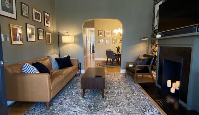 Elegant Hideaway in the Heart of Andersonville