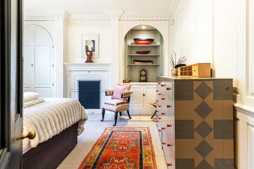 Elegant Highgate Garden Retreat