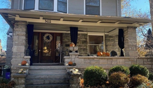 Elegant historic 6 BR home in key World Cup Location!