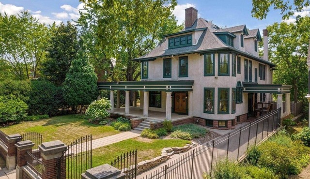 Elegant, Historic Mansion Getaway