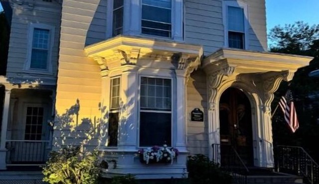 Elegant historical mini-mansion great location with large deck, BBQ & pool table