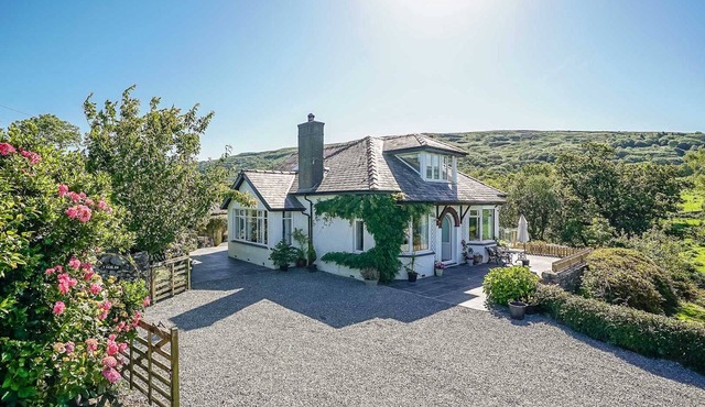 Elegant Holiday Cottage on the Banks of the River Artro | Artro