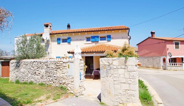 Elegant Holiday House in Village Kavran
