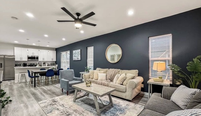 Elegant Home 3BD | Sleeps 12 | Free Parking
