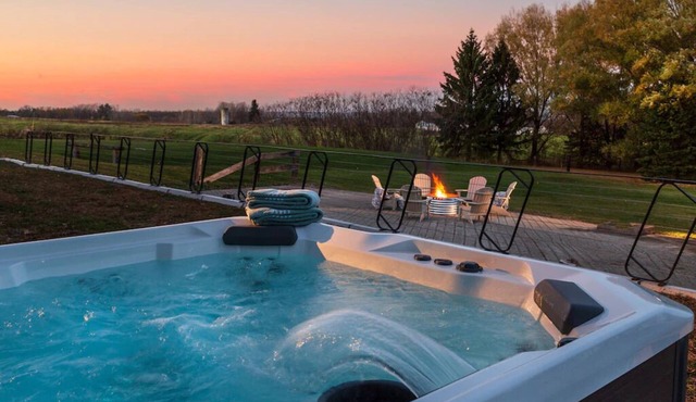 Elegant Home, 6 bdrms & baths, handicap accessible ~ HotTub ~ Firepit & Wineries