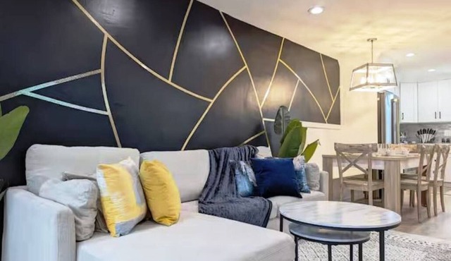Elegant Home 8 mins to Washington DC & Old Town!