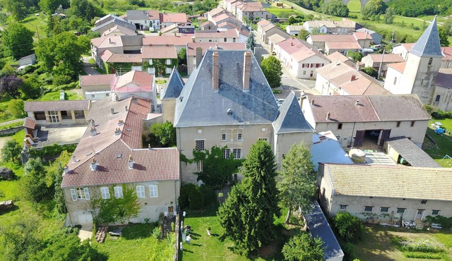 Elegant home at Euvezin Castle with garden and private parking