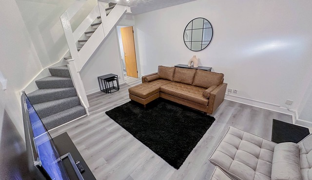 Elegant Home in Milton Keynes, UK! Beautifully decorated for your comfort!