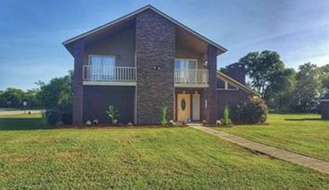 Elegant Home that sleeps 15 guests!