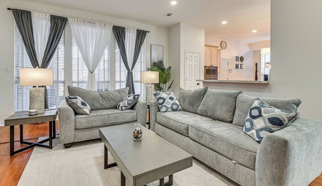 Elegant Home w/Private Patio, 2 Mi to UTD Campus!