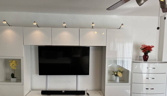 **Elegant Home** With Movie Theatre & Gym Near DEN