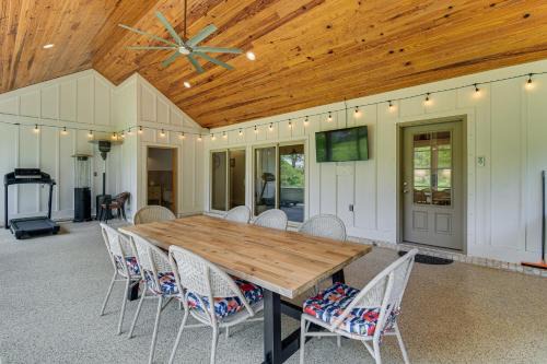 Elegant Home with Outdoor Kitchen in Robertsdale