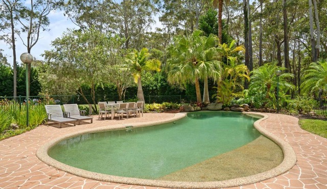 Elegant Home with Pool, Spacious Yard, Pool Table