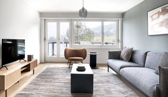 Elegant Horgen 3 Room w/Storage, 5 min to Market, by Blueground