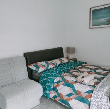 Elegant House, Near Haigh Woodland Park - Hi-Speed Wi-Fi - Easy Parking