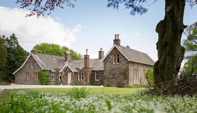 Elegant house overlooking the sea on an estate full of wonders to explore